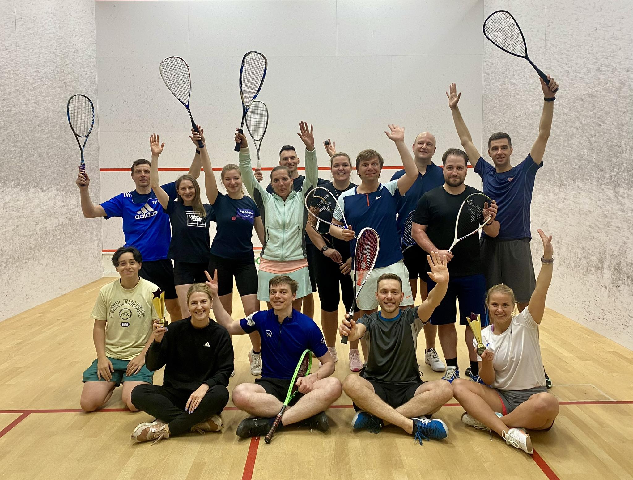 Juba mitmendat hooaega on Tallinnas Eesti Squashiakadeemia eestvedamisel korraldatud kolmapäevaseid squashi klubiõhtuid, kuhu on mängima oodatud nii esimest kor